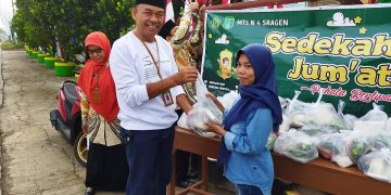 MTs Negeri 4 Sragen Galakkan Sedekah Jumat dengan Berbagi Sayuran Gratis