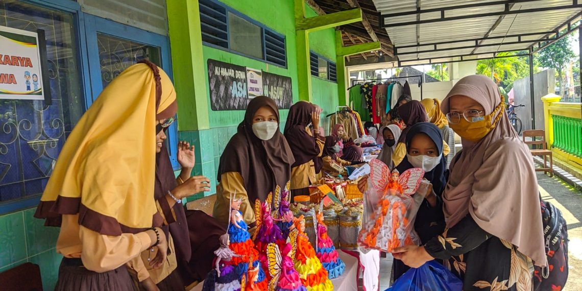 Bazar dan Periksa Mata Gratis Semarakkan Kegiatan Ramadhan MIN 4 Sragen