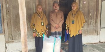 Sambung Ukhuwah, MTsN 2 Sragen Bagikan Zakat Fithrah