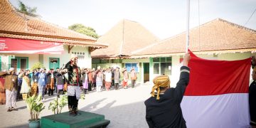 Upacara HUT Kemerdekaan RI Ke 78 Khidmat dan Meriah dengan Warna Warni Pakaian Adat