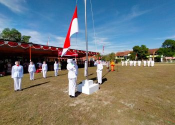 Paskibra MTsN 2 Sragen Sukses Kibarkan Sang Merah Putih