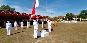 Paskibra MTsN 2 Sragen Sukses Kibarkan Sang Merah Putih