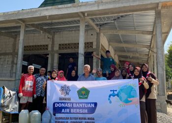 MA Nurul Huda Plosorejo Donasi Air Bersih ke Tangen