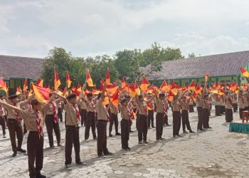 Pramuka MTsN 8 Sragen Gelar Latihan Semaphore