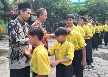 Momen Haru Warnai Perpisahan Pindah Tugas 4 Guru MTsN 8 Sragen