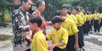 Momen Haru Warnai Perpisahan Pindah Tugas 4 Guru MTsN 8 Sragen
