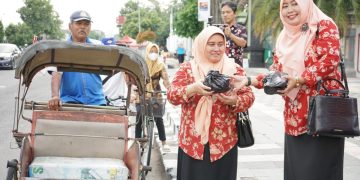 Tebar Kebaikan di Bulan Berkah, DWP Kankemenag Sragen Bagi Sembako dan Takjil