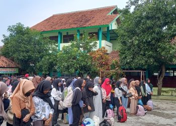Keceriaan Warnai Pelepasan Study Tour Siswa MTsN 8 Sragen