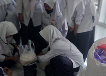 Zakat Fitrah Tanamkan Ketaqwaan dan Asah Empati Siswa MTsN 8 Sragen