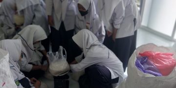 Zakat Fitrah Tanamkan Ketaqwaan dan Asah Empati Siswa MTsN 8 Sragen