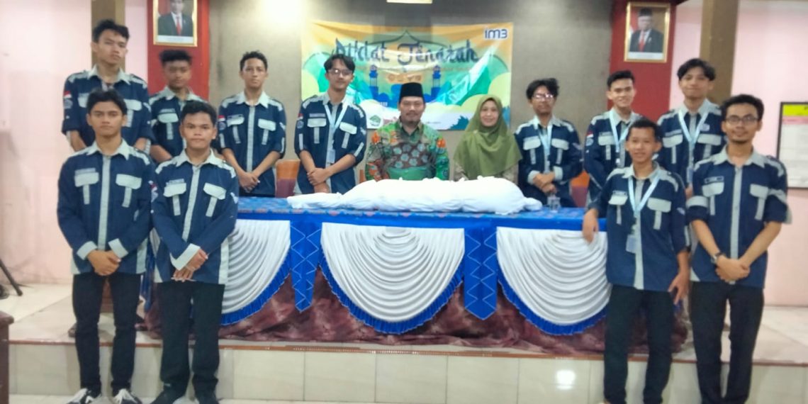 Penyuluh Agama Kecamatan Masaran dan MAPK MAN 1 Solo Adakan Pelatihan Pemulasaran Jenazah