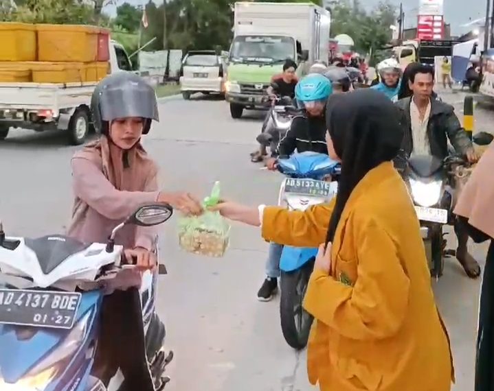 Berbagi Berkah di Bulan Ramadan MAN 3 Sragen Gelar Bagi Takjil dan Tarawih Keliling