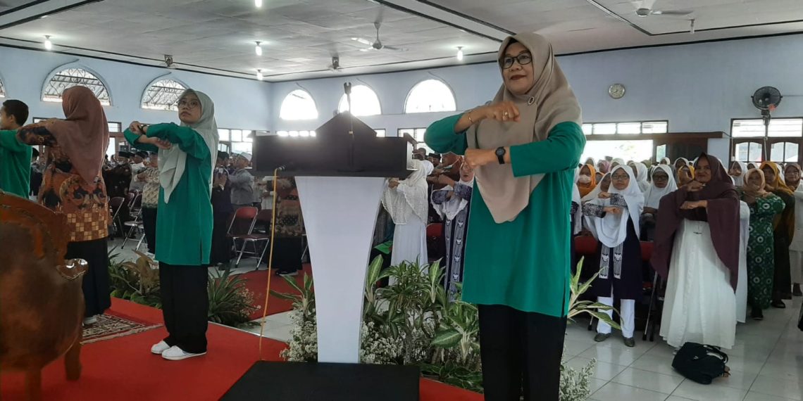 Jemaah Calon Haji Kabupaten Sragen Awali Manasik Haji dengan Senam Haji Indonesia