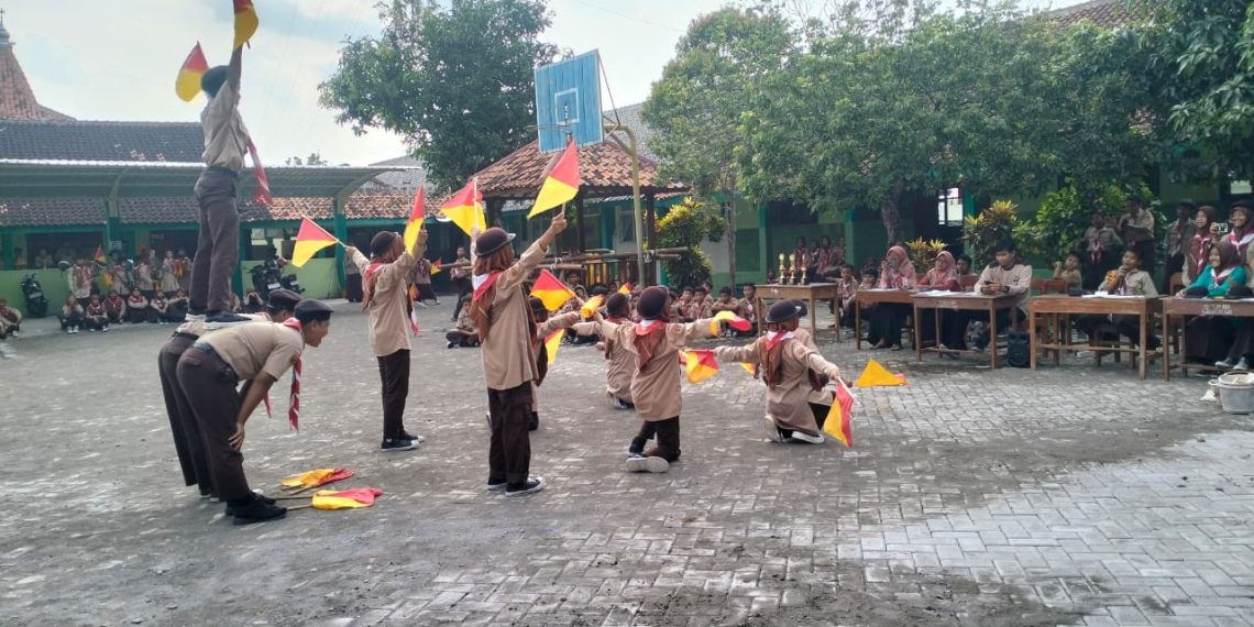 MTsN 8 Sragen Gelar Tugas Akhir Pramuka dan Lomba Simaphore