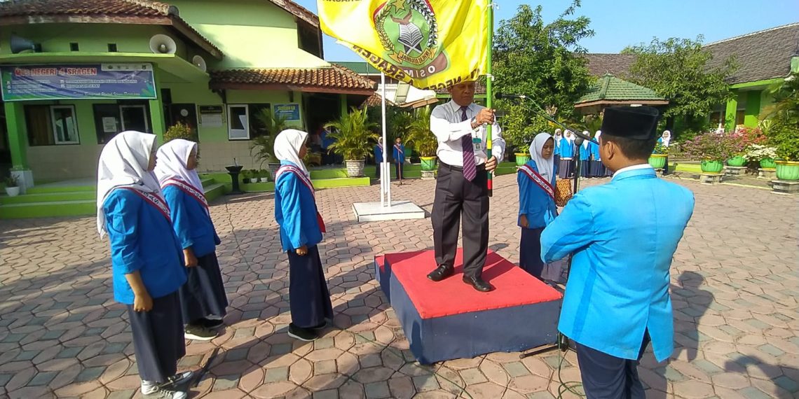 Kepala MTsN 4 Sragen Lantik Pengurus OSIM Masa Bakti 2024/2025