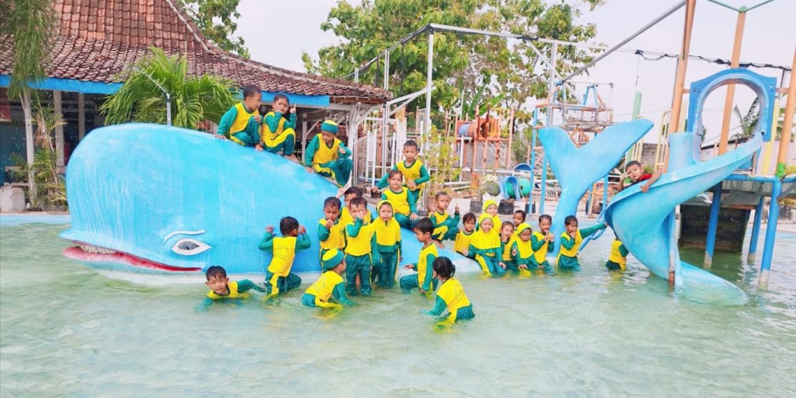 Gembira Bermain Air! Siswa RA Bakti Purworejo Gemolong Nikmati Serunya Waterboom