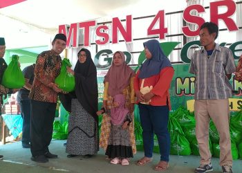 Milad Meriah, MTsN 4 Sragen Tunjukkan Kepedulian Kepada Sesama Dengan Bagikan 100 Paket Sembako
