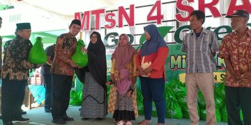 Milad Meriah, MTsN 4 Sragen Tunjukkan Kepedulian Kepada Sesama Dengan Bagikan 100 Paket Sembako