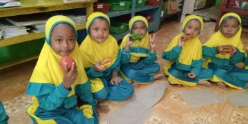 RA Bakti Purworejo Gelar Fun Cooking, Siswa Asyik Bikin Burger dan Jus Jambu