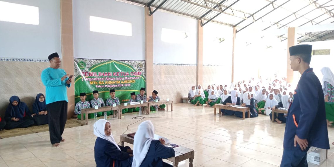 Demokrasi di Lingkungan Sekolah : Pemilihan Ketua OSIM MTs SA Anna’im Ajisoko Dilakukan Layaknya Pemilu
