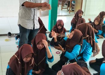 Buat Anyaman dari Rotan, Wujud Implementasi P5RA Kewirausahaan di MTs N 8 Sragen