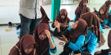 Buat Anyaman dari Rotan, Wujud Implementasi P5RA Kewirausahaan di MTs N 8 Sragen