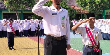 Peringati Hari Sumpah Pemuda, MTs N 8 Sragen Gelar Upacara Bendera