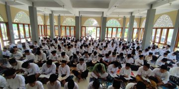 Tumpengan dan Khotmil Qur’an, Semarakkan Peringatan Hari Santri Nasional MTsN 1 Sragen Tahun 2024
