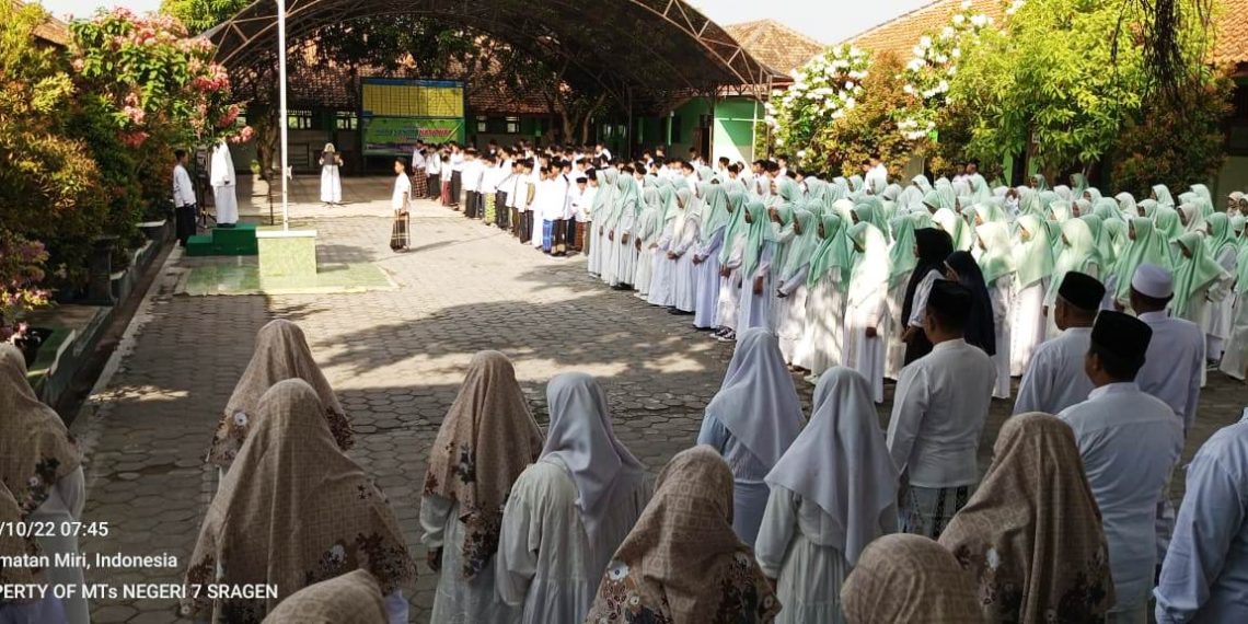 Peringati Hari Santri, MTsN 7 Sragen Gelar Apel dan Khataman Al Qur,an