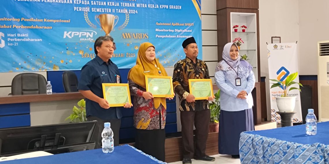 MAN 1 Sragen Raih Piagam Penghargaan atas Implementasi Digitalisasi Pengelolaan Keuangan