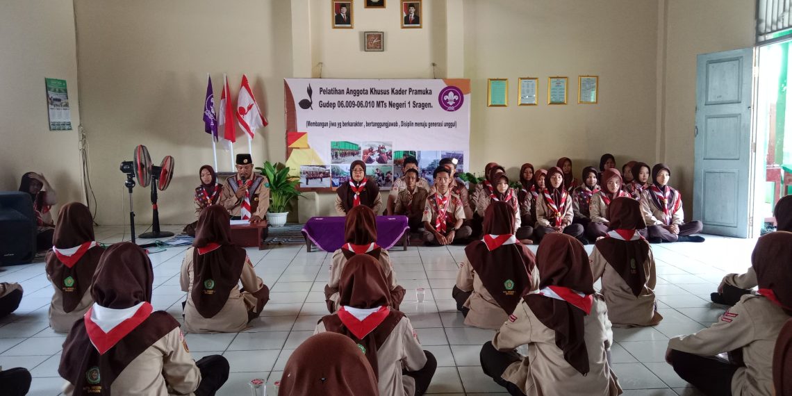 Wujudkan Penggalang Berkarakter, Gudep MTsN 1 Sragen Gelar Pelatihan Anggota Khusus Kader Pramuka
