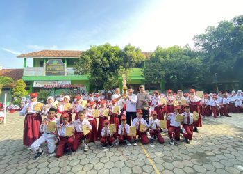 Wakapolsek Tanon Beri Motivasi dan Pesan Moral di Upacara Bendera MIN 3 Sragen