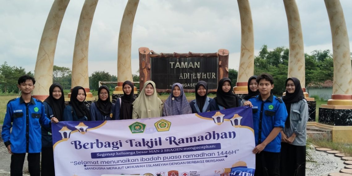MAN 2 Sragen Menebar Berkah Ramadan, Berbagi Takjil dan Zakat Fitrah untuk Kebersamaan