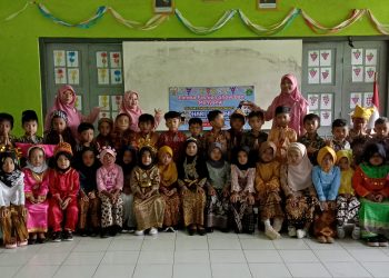 Fashion Show dan Lomba Menyanyi Meriahkan Hari Kartini di RA Perwanida Gemolong