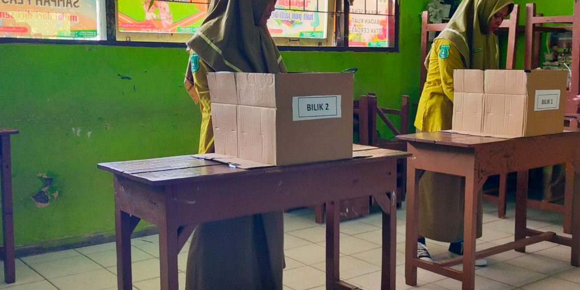 Hiruk Pikuk Pesta Demokrasi Warnai Pemilihan Ketua OSIM MTsN 4 Sragen