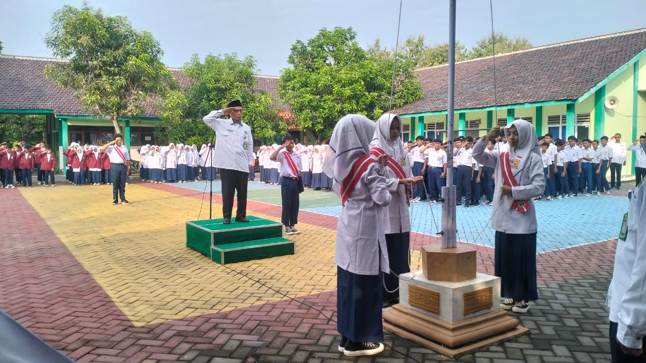 Peringati Hari Lahir Pancasila, MTsN 8 Sragen Gelar Upacara Bendera