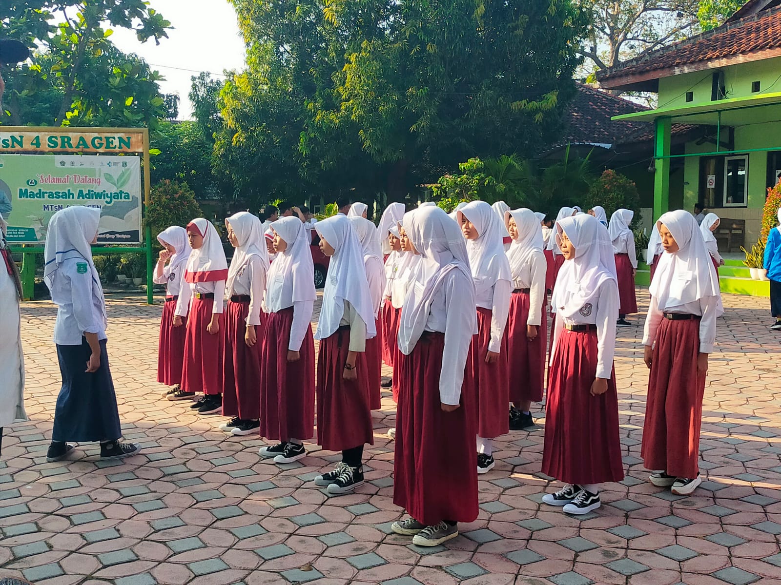 Disiplin Itu Penting! MTsN 4 Sragen Latih Kedisiplinan Peserta Didik Baru Lewat PBB di Matsama 2025