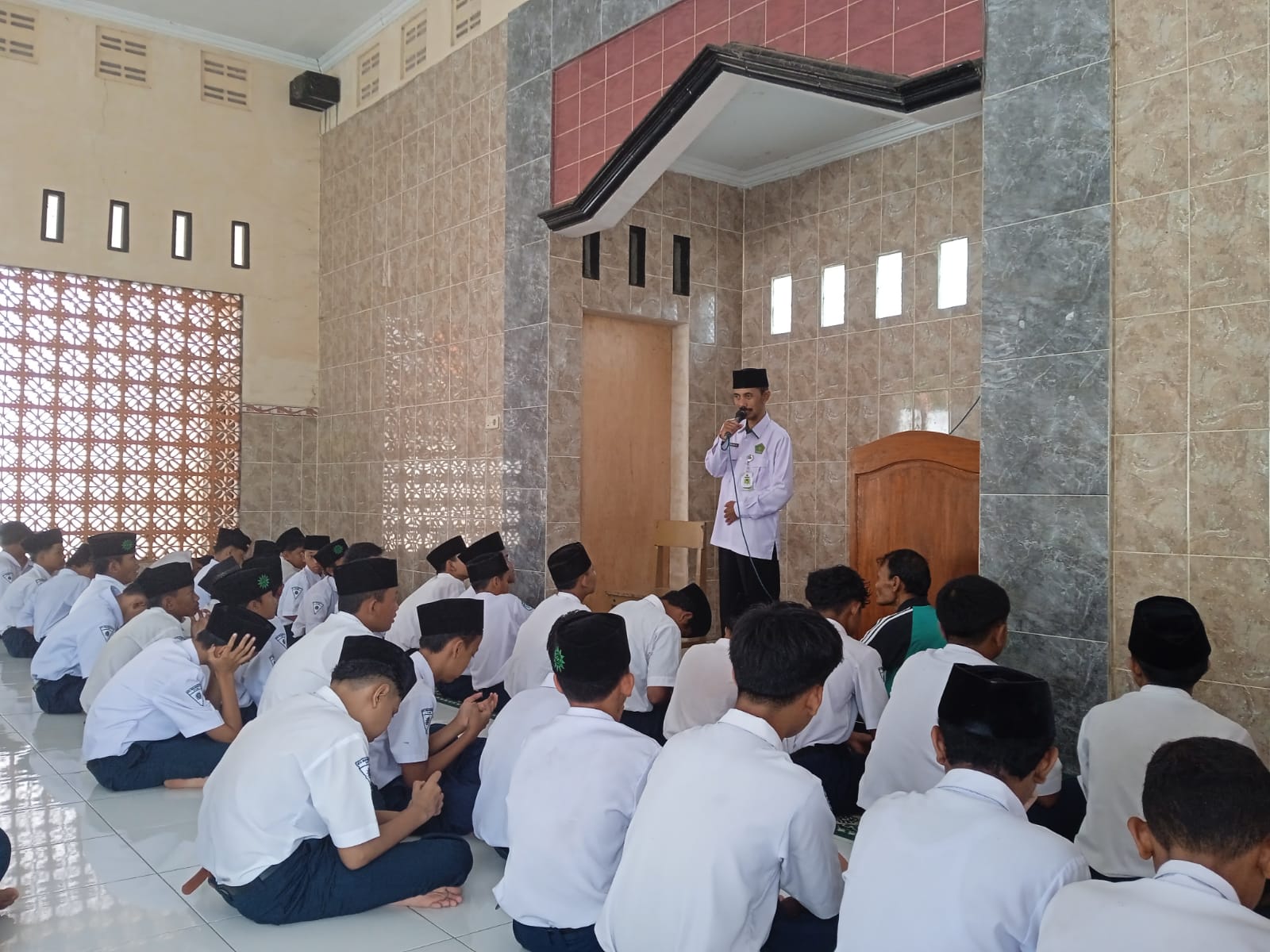 Perkuat Karakter Siswa, Pengawas Madrasah Beri Pembinaan di MTs Muhammadiyah 7 Sambi