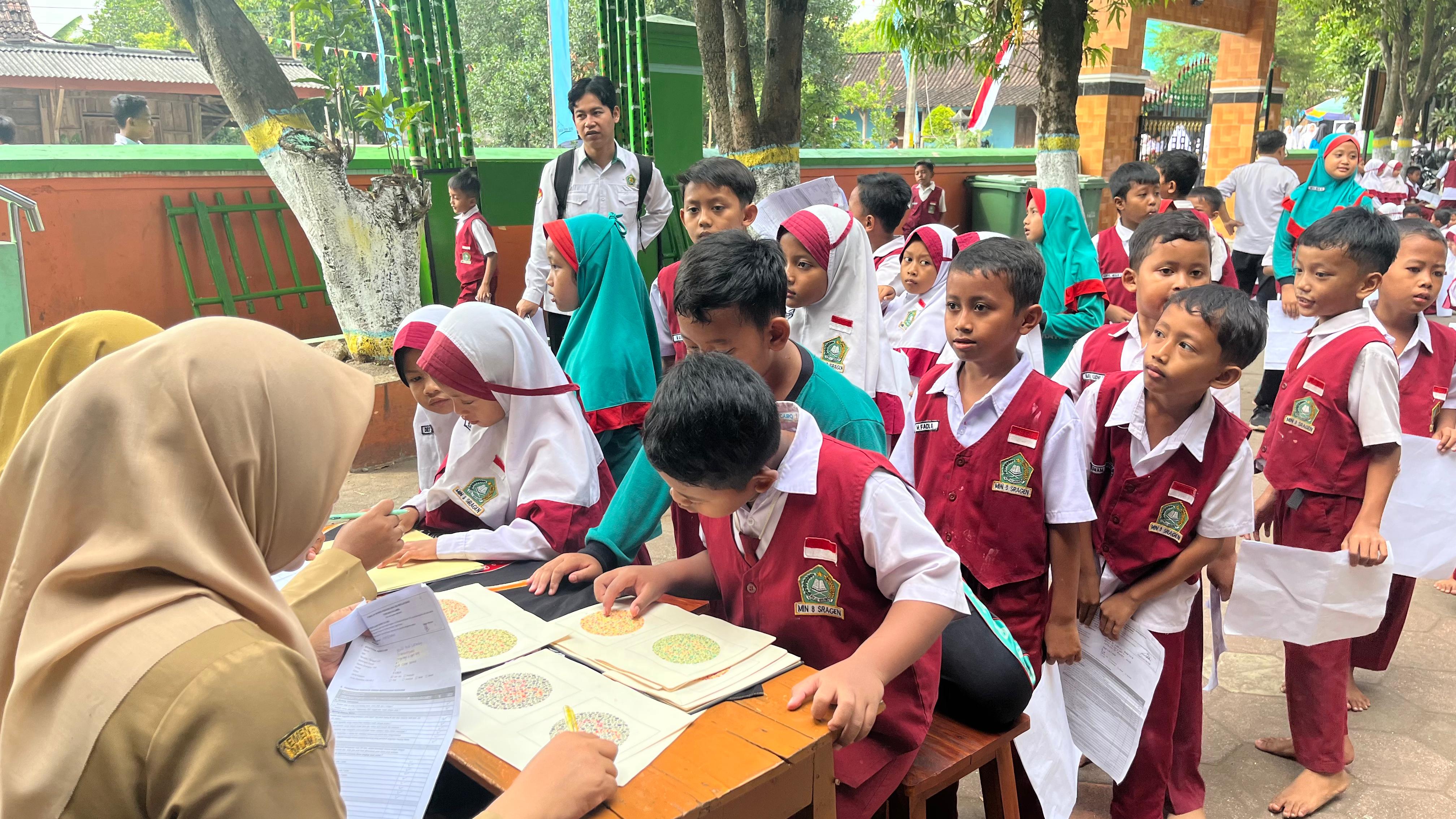 Cegah Sejak Dini, Siswa MIN 8 Sragen Jalani Pemeriksaan Kesehatan Menyeluruh
