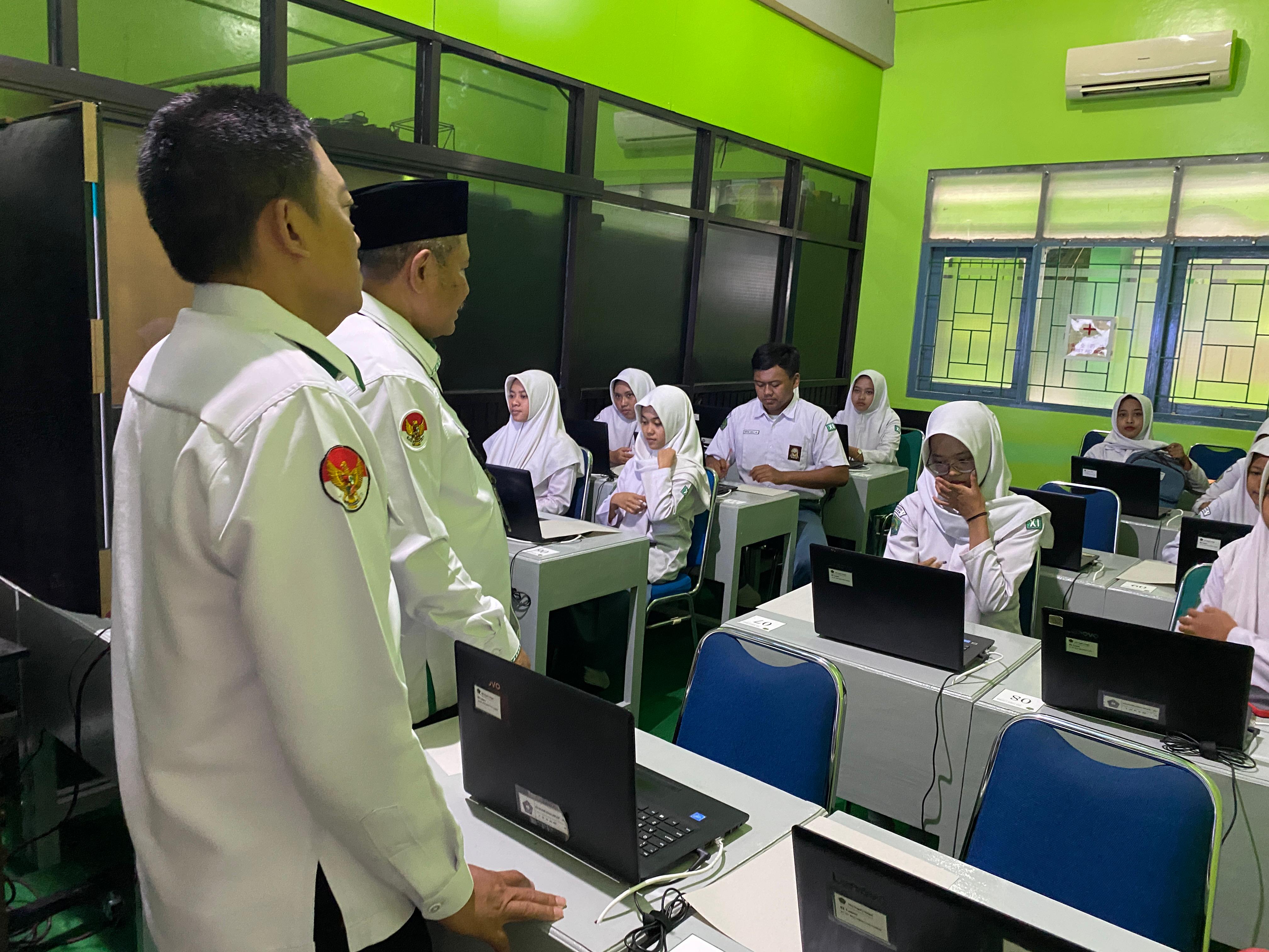 Monitoring ANBK, Kabid Penmad Ahmad Faridi Nilai MAN 1 Sragen Siap dan Berkualitas