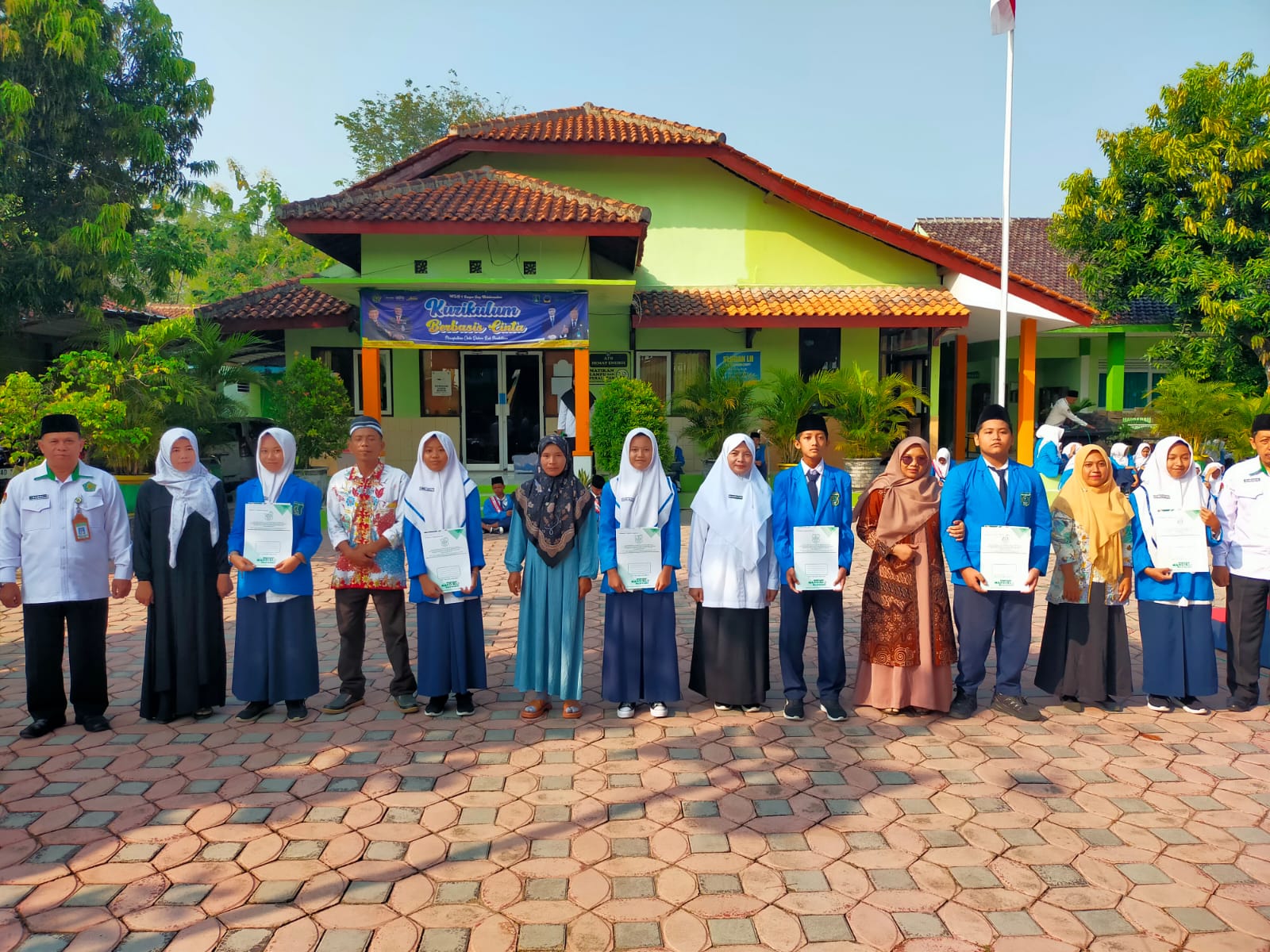 Tingkatkan Motivasi Belajar, MTsN 4 Sragen Beri Penghargaan ke 7 Siswa Peringkat Paralel Tertinggi