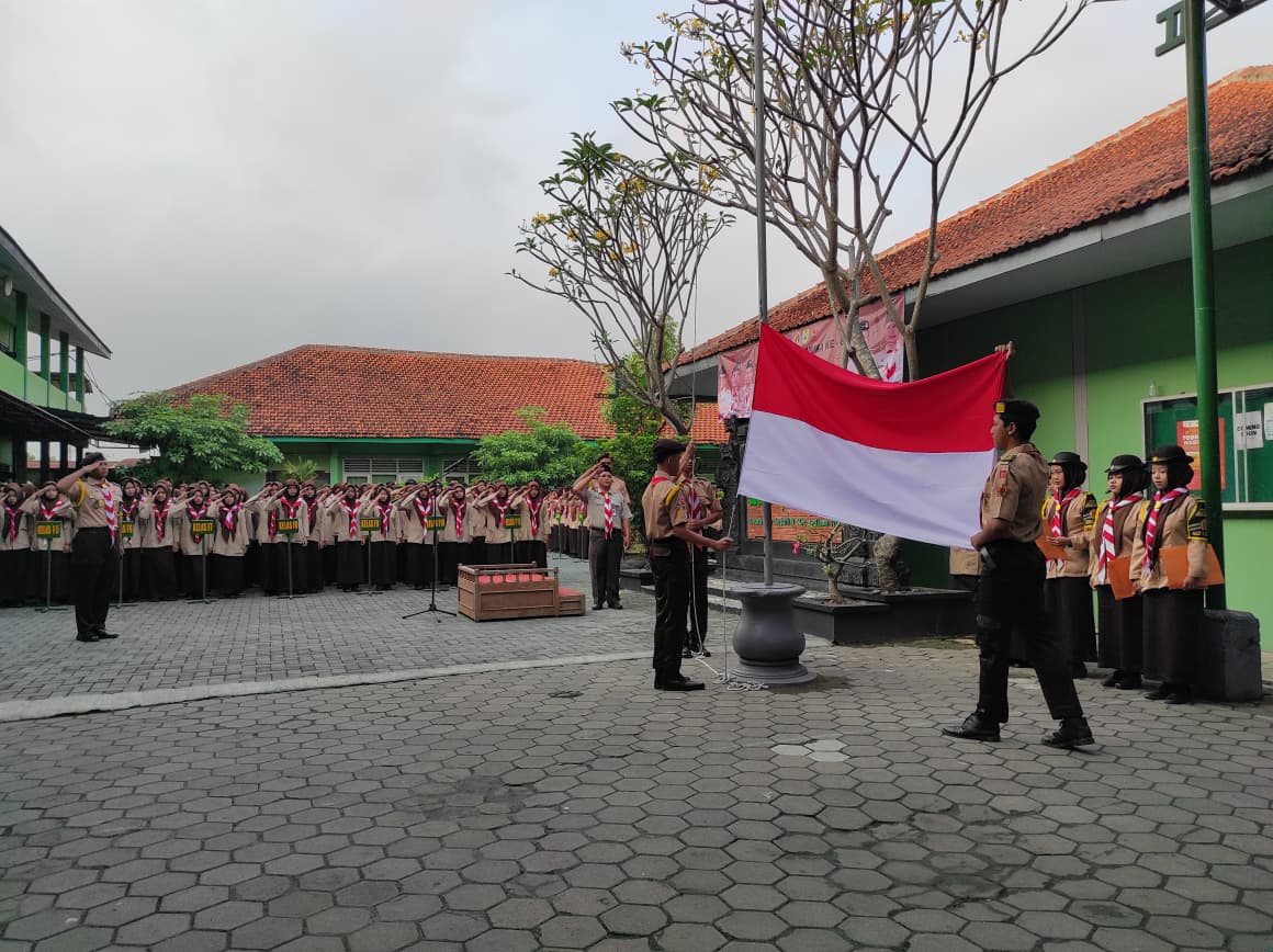 Disiplin dan Kolaborasi Jadi Pesan Utama dalam Upacara Hari Pramuka ke-64 MAN 1 Sragen