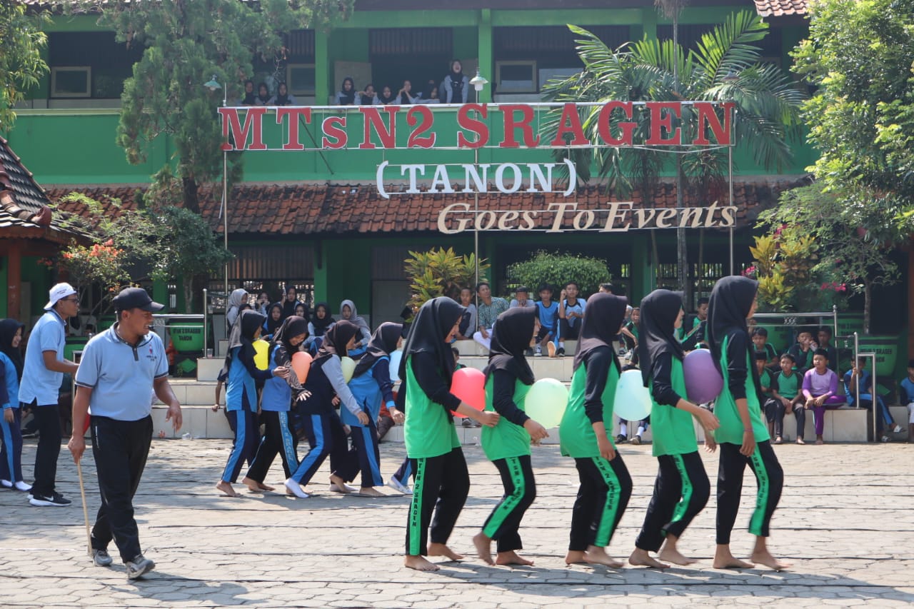 Jalan Sehat hingga Estafet Air, MTsN 2 Sragen Rayakan Pitulasan dengan Meriah