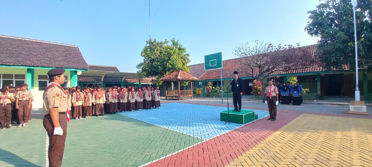 Upacara HUT ke-80 RI MTsN 8 Sragen Berlangsung Lancar dan Khidmat