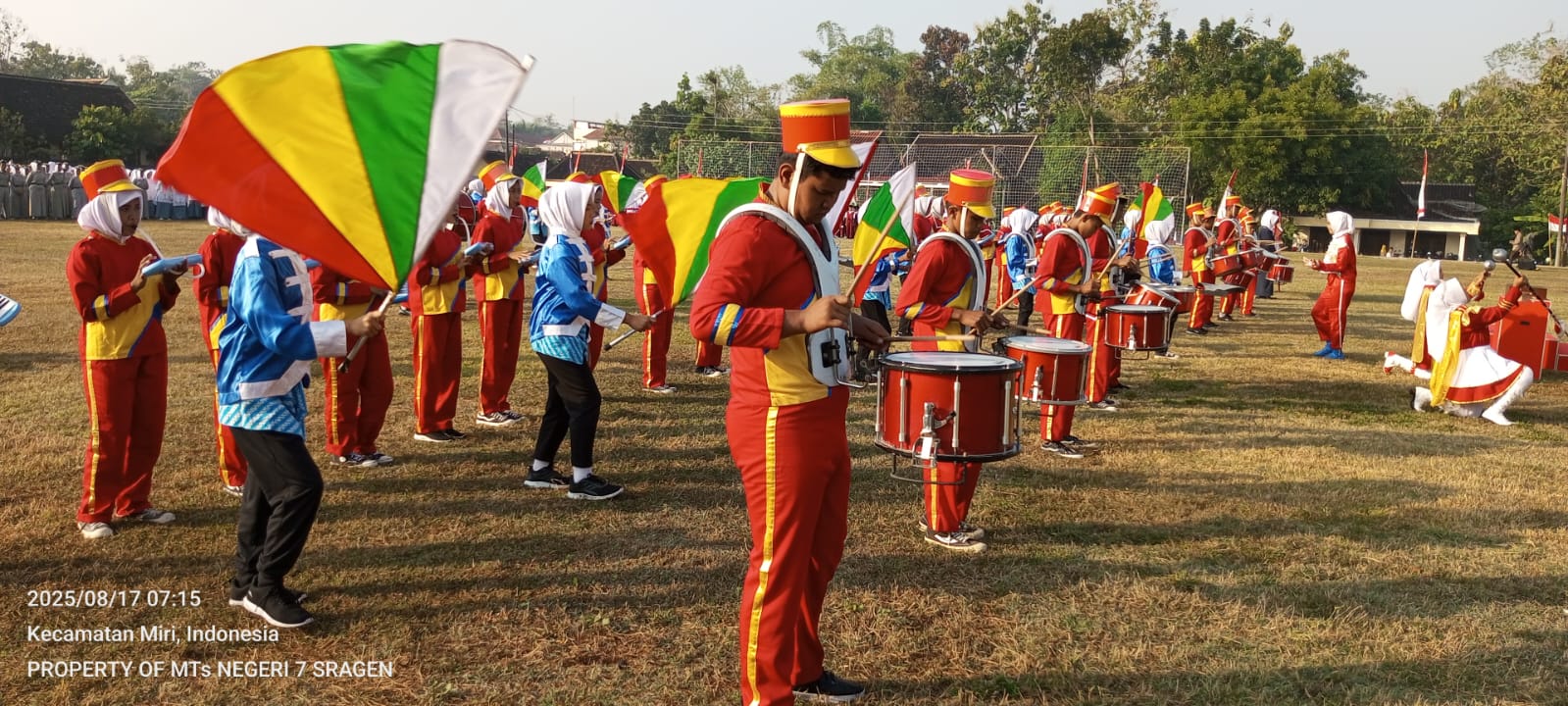 Pukau Penonton, Marching Band MTs N 7 Sragen Meriahkan HUT ke-80 RI