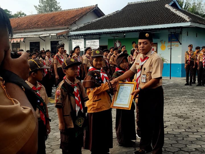 Kerja Keras Berbuah Manis, Siswi MIN 5 Sragen Sabet Peseta Terbaik 3 dalam Uji Pramuka Garuda