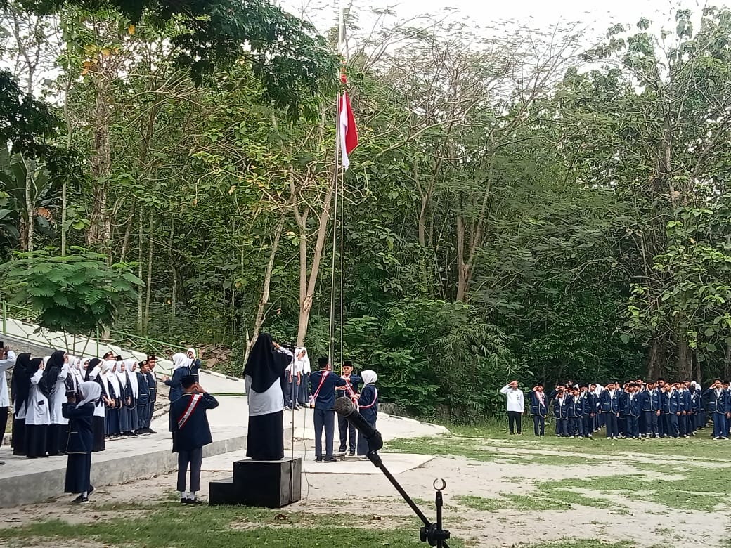 Disiplin dan Taat Peraturan, Amanat Penting dalam Upacara di MTsN 3 Sragen