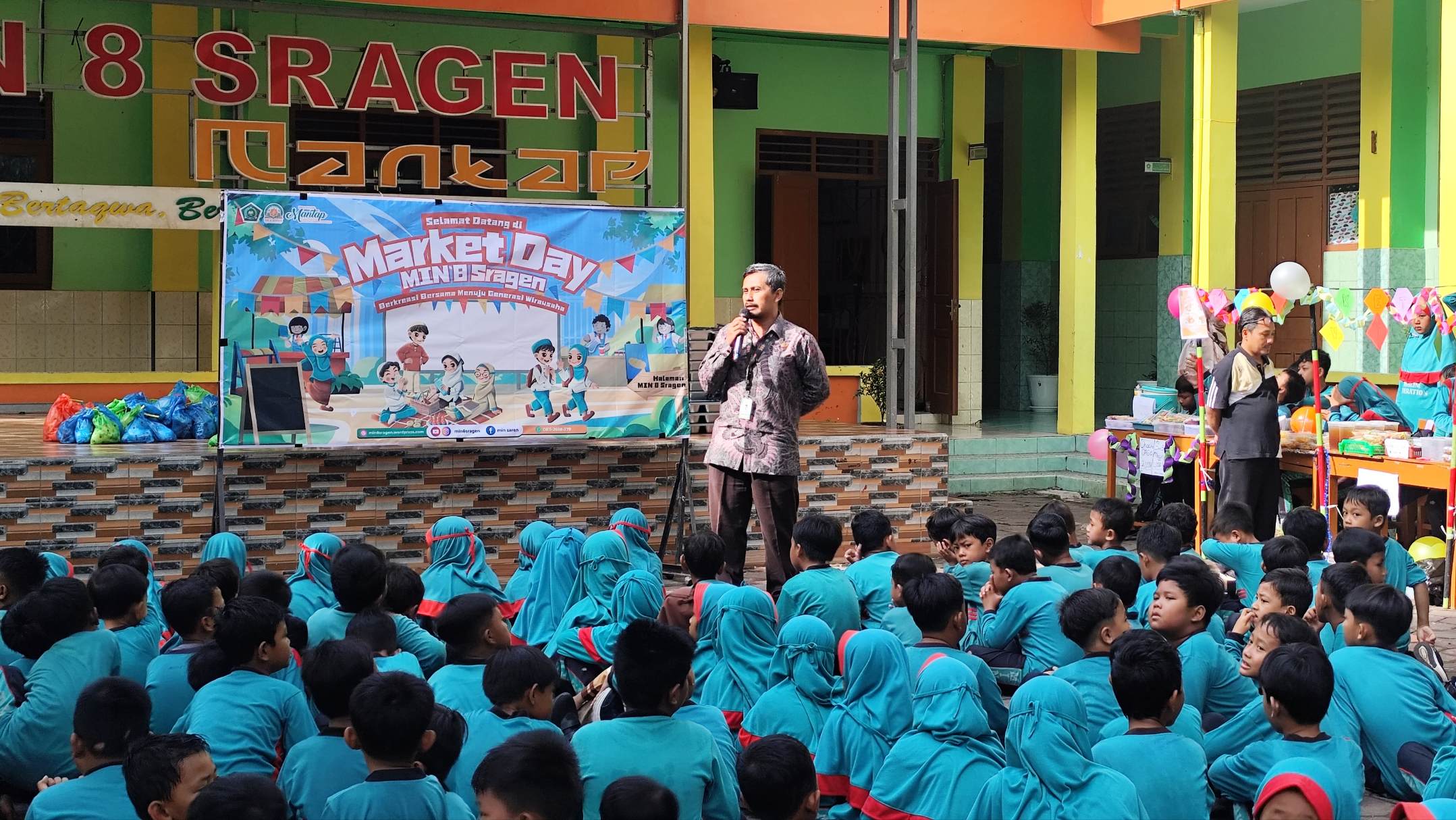 Serunya Market Day MIN 8 Sragen: Anak-Anak Belajar Jadi Wirausahawan Cilik