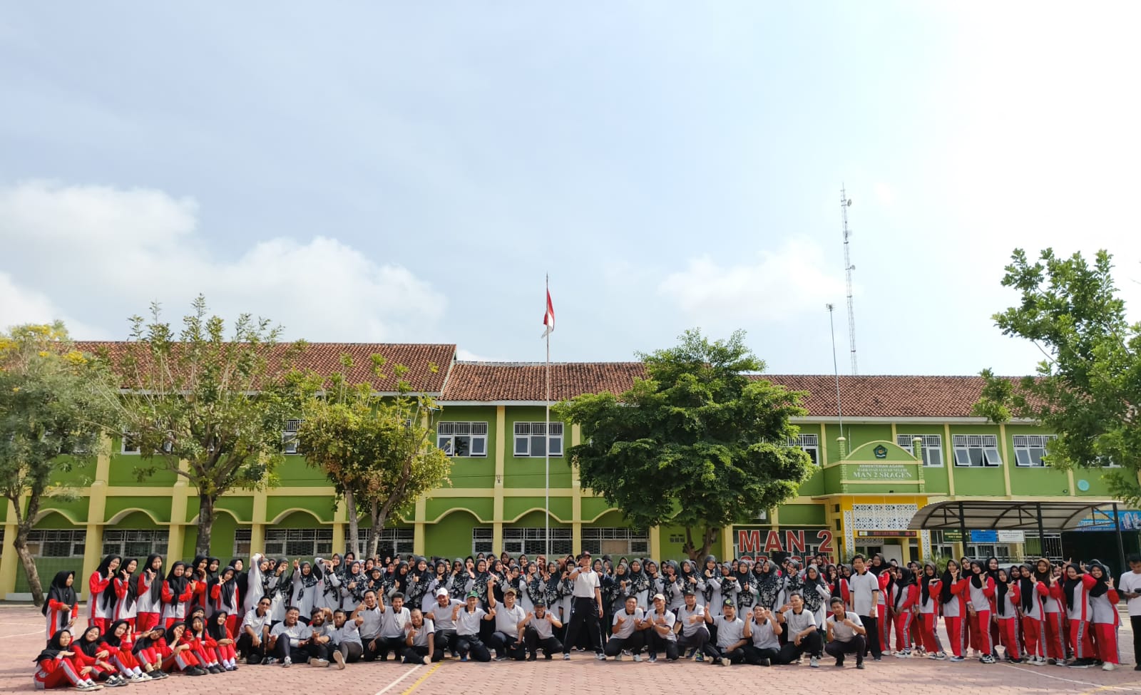 Segarkan Pikiran, Jaga Kebugaran MAN 2 Sragen Gelar Senam Sehat Jeda ASTS