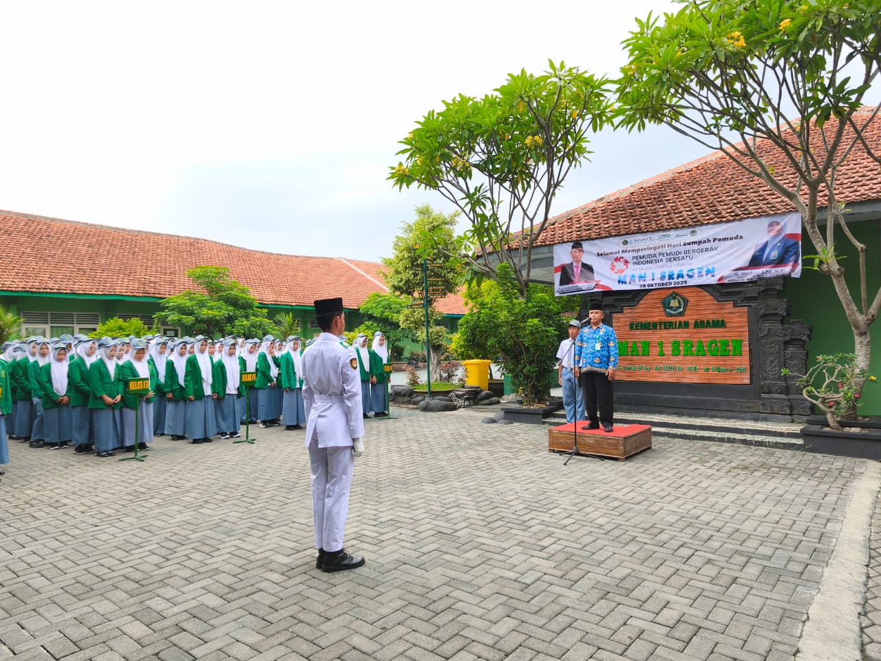 Pemuda Pemudi Bergerak, Indonesia Bersatu! MAN 1 Sragen Peringati Hari Sumpah Pemuda dengan Khidmat